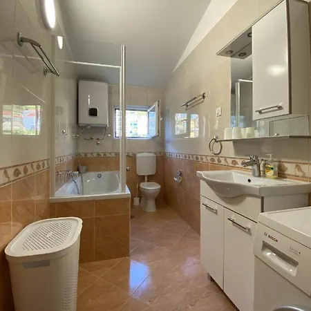 Ivan 3* Makarska